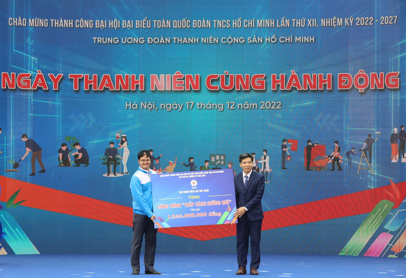 Tập đoàn Điện lực Việt Nam trao tặng công trình Thắp sáng đường quê trị giá 1,244 tỷ đồng Tập đoàn Điện lực Việt Nam trao tặng công trình Thắp sáng đường quê trị giá 1,244 tỷ đồng