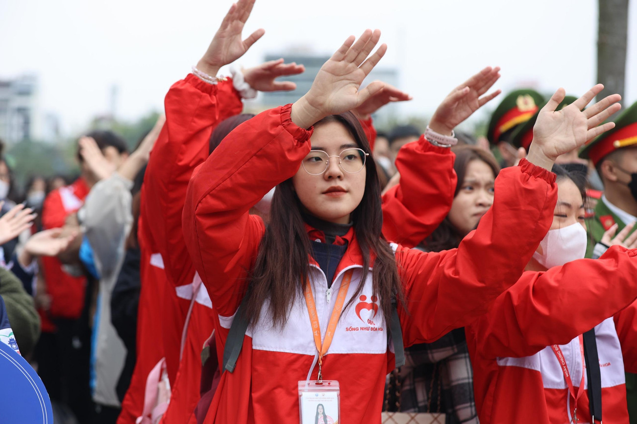 Đông đảo bạn trẻ hưởng ứng tham gia Ngày thanh niên cùng hành động Đông đảo bạn trẻ hưởng ứng tham gia Ngày thanh niên cùng hành động