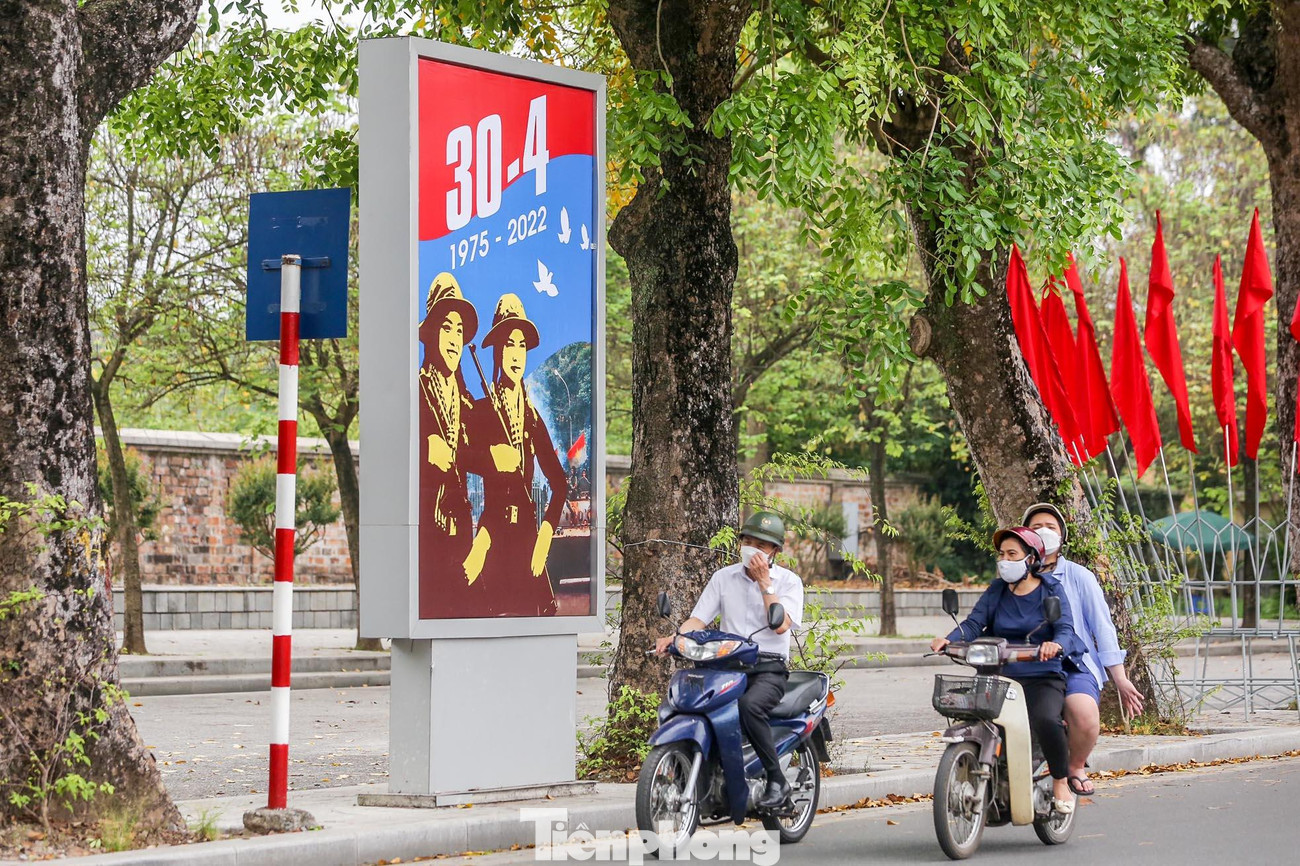 Các hoạt động trang trí, cổ động năm nay nhìn chung có phần đơn giản, không cầu kỳ, song vẫn giữ được sự thanh lịch, trang trọng. Các hoạt động trang trí, cổ động năm nay nhìn chung có phần đơn giản, không cầu kỳ, song vẫn giữ được sự thanh lịch, trang trọng.