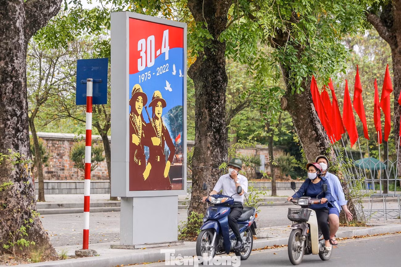 Các hoạt động trang trí, cổ động năm nay nhìn chung có phần đơn giản, không cầu kỳ, song vẫn giữ được sự thanh lịch, trang trọng.