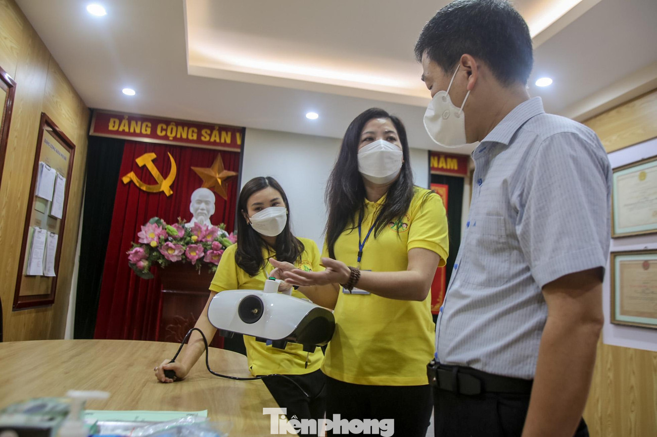 Trường Mầm non A chuẩn bị máy phun khử khuẩn sử dụng trước và sau giờ học.