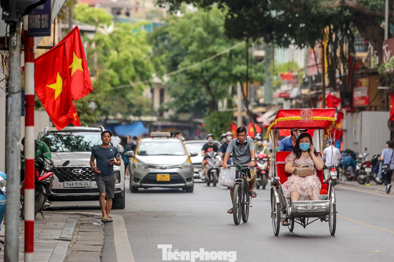 Vẻ yên bình của Thủ đô trong ngày kỷ niệm thiêng liêng của đất nước.