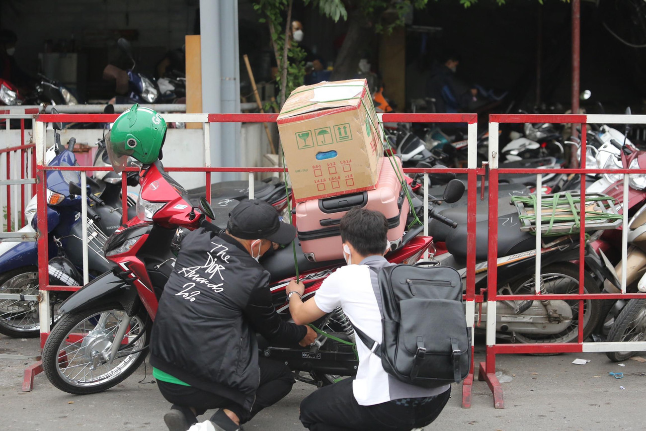 Nhiều chiếc xe chở đồ cồng kềnh.