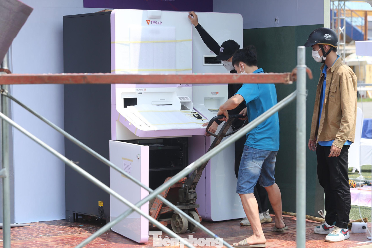 Nhiều công nghệ hiện đại được đưa tới chuẩn bị cho sự kiện.