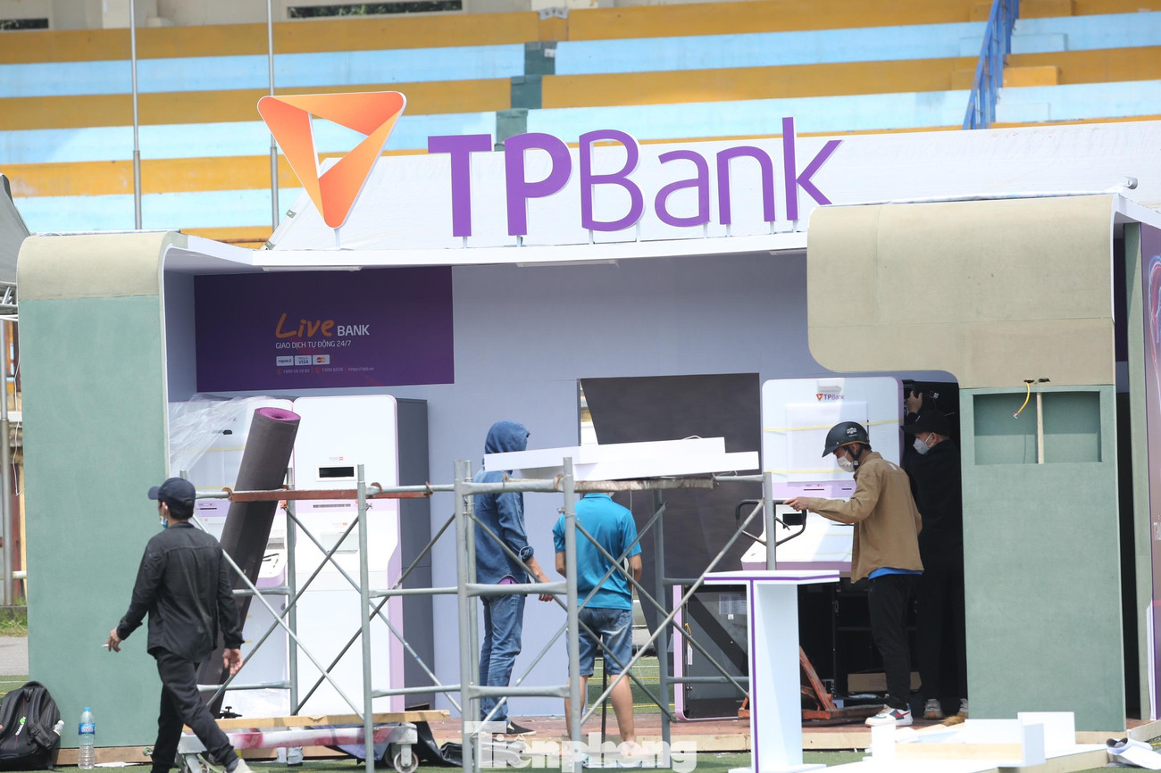 Một số gian hàng đang dần được hình thành.