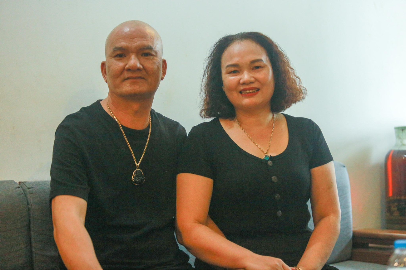 Bố mẹ Việt Anh, ông Bùi Trọng Điệp và bà Nguyễn Thị Thắm. (Ảnh: Thanh Xuân)