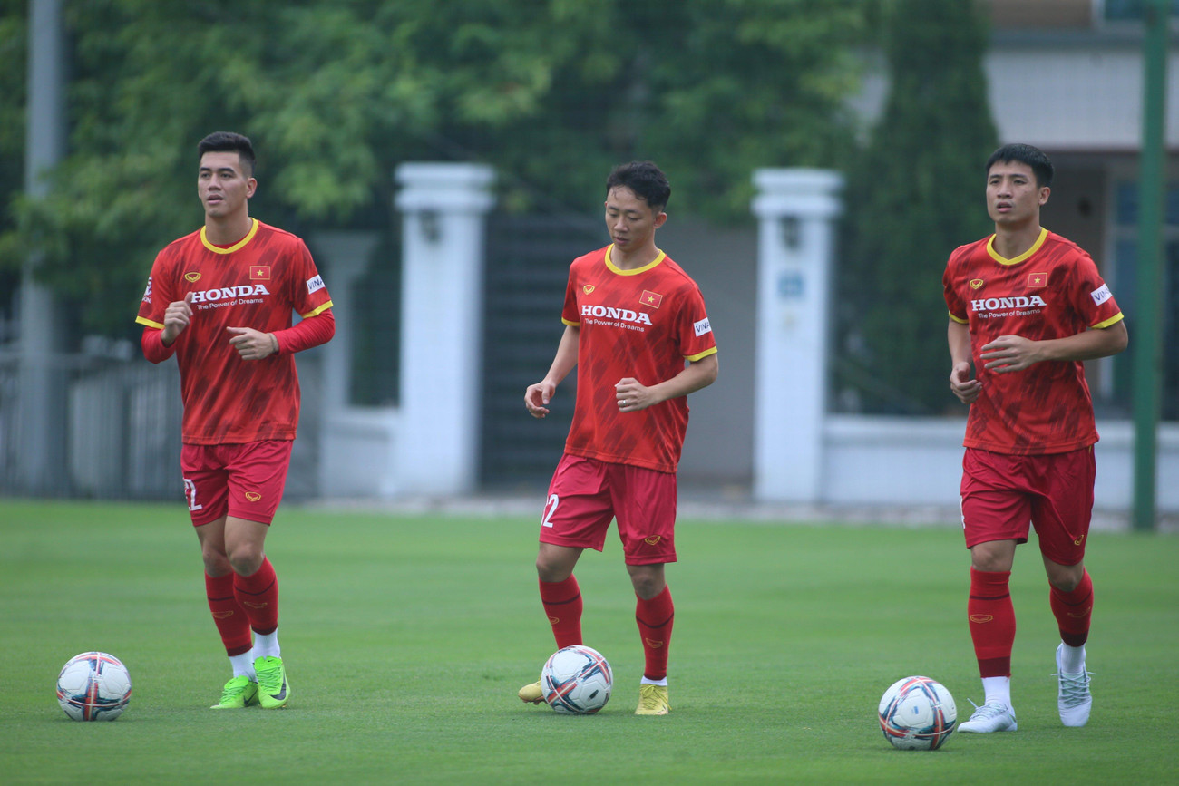 Đó là lý do mọi buổi tập của ĐT Việt Nam, bên cạnh bầu không khi vui tươi là sự nghiêm túc.