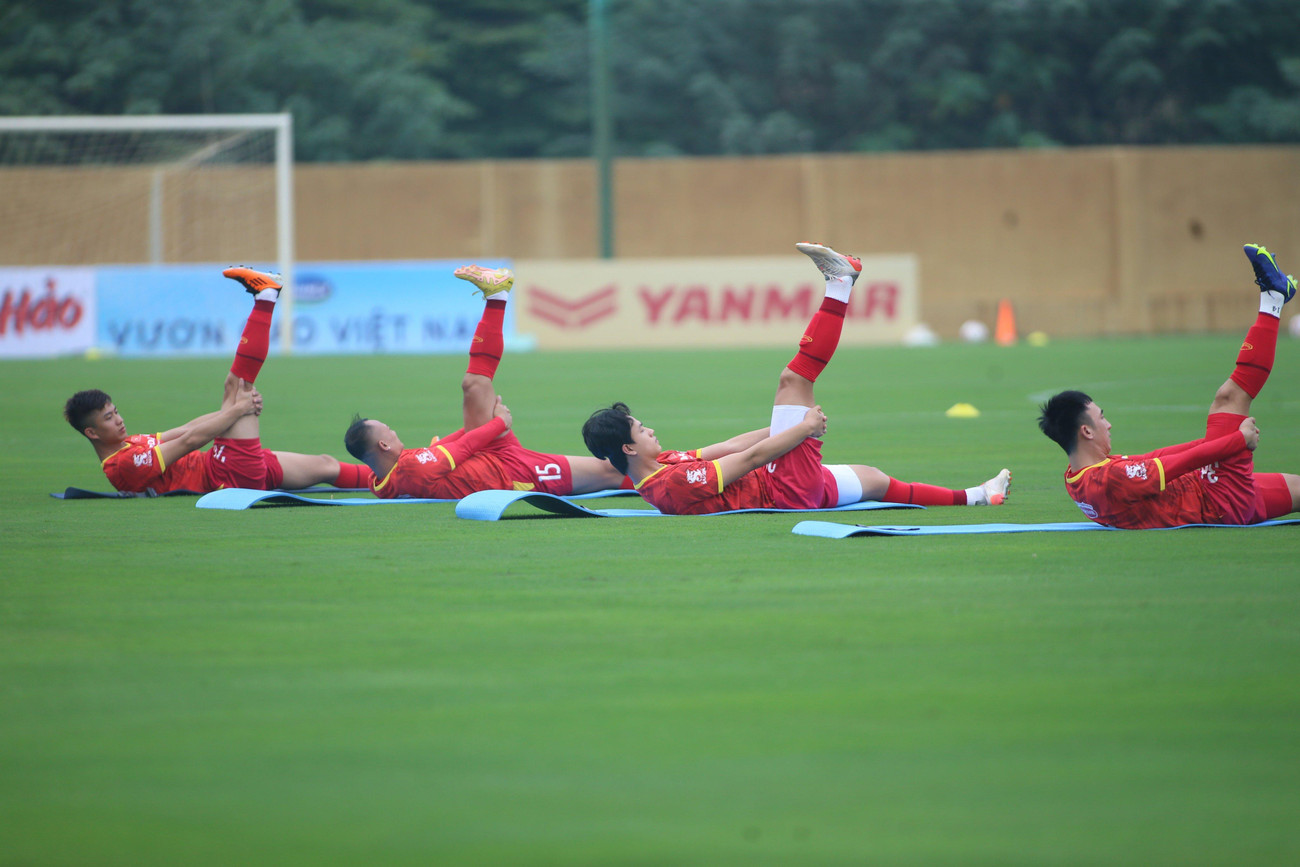 Đó là lý do mọi buổi tập của ĐT Việt Nam, bên cạnh bầu không khi vui tươi là sự nghiêm túc.