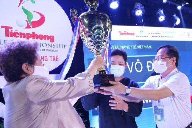 Anh Minh, nhà vô địch, là golfer trẻ nhất Tiền Phong Golf Championship 2021. Anh Minh, nhà vô địch, là golfer trẻ nhất Tiền Phong Golf Championship 2021.