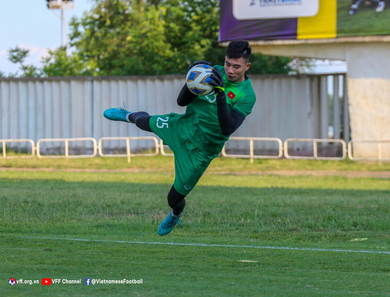 Văn Chuẩn luôn nỗ lực tập luyện ngay cả khi không được bắt chính. (Ảnh: VFF) Văn Chuẩn luôn nỗ lực tập luyện ngay cả khi không được bắt chính. (Ảnh: VFF)
