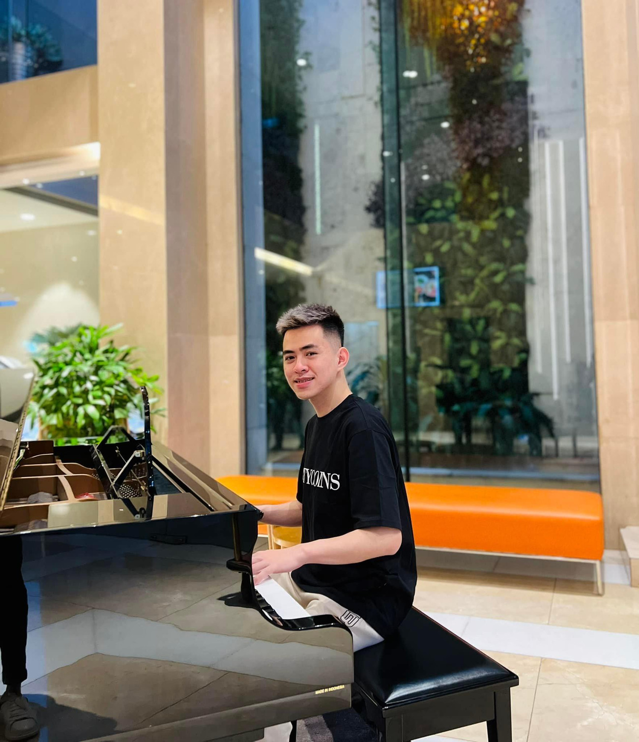 Đinh Dương Thành và khoảnh khắc đời thường. (Ảnh: Facebook ĐDT) Đinh Dương Thành và khoảnh khắc đời thường. (Ảnh: Facebook ĐDT)