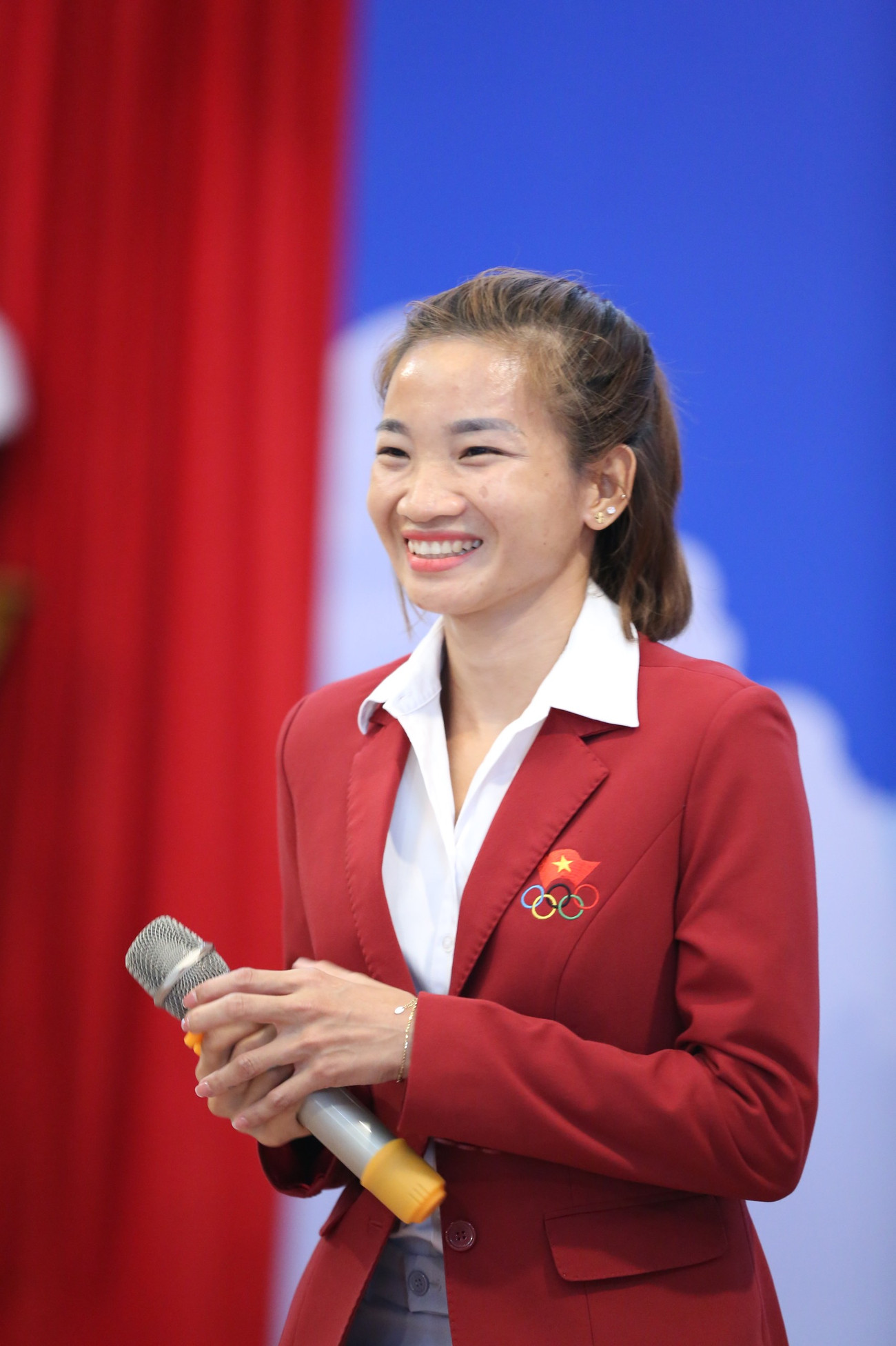 Tại SEA Games 32, Nguyễn Thị Oanh xuất sắc giành 4 HCV, trong đó có hai huy chương chỉ cách nhau 16 phút. Theo Bí thư thứ Nhất Trung ương Đoàn Bùi Quang Huy, điều này cho thấy tinh thần mạnh mẽ và ý chí, khát khao chiến thắng có thể đánh bại khó khăn.