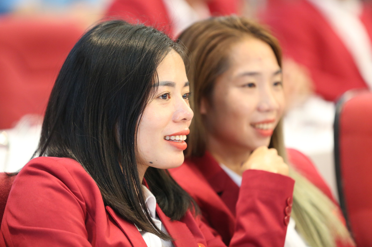 Những gương mặt rạng rỡ của đội tuyển điền kinh Việt Nam trong Lễ trao thưởng.