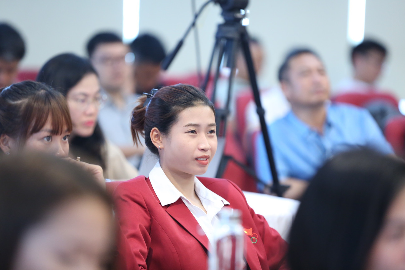 Những gương mặt rạng rỡ của đội tuyển điền kinh Việt Nam trong Lễ trao thưởng.