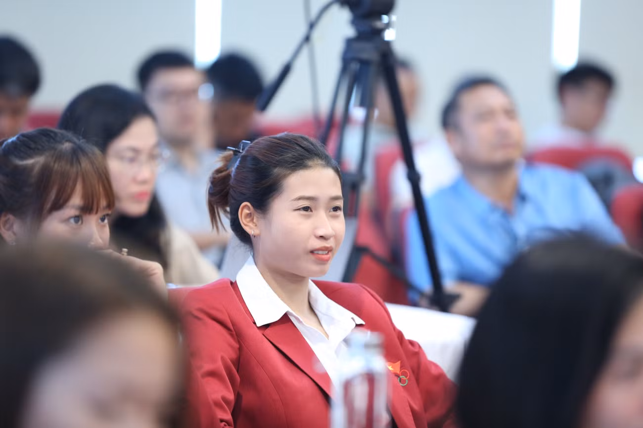 Những gương mặt rạng rỡ của đội tuyển điền kinh Việt Nam trong Lễ trao thưởng.