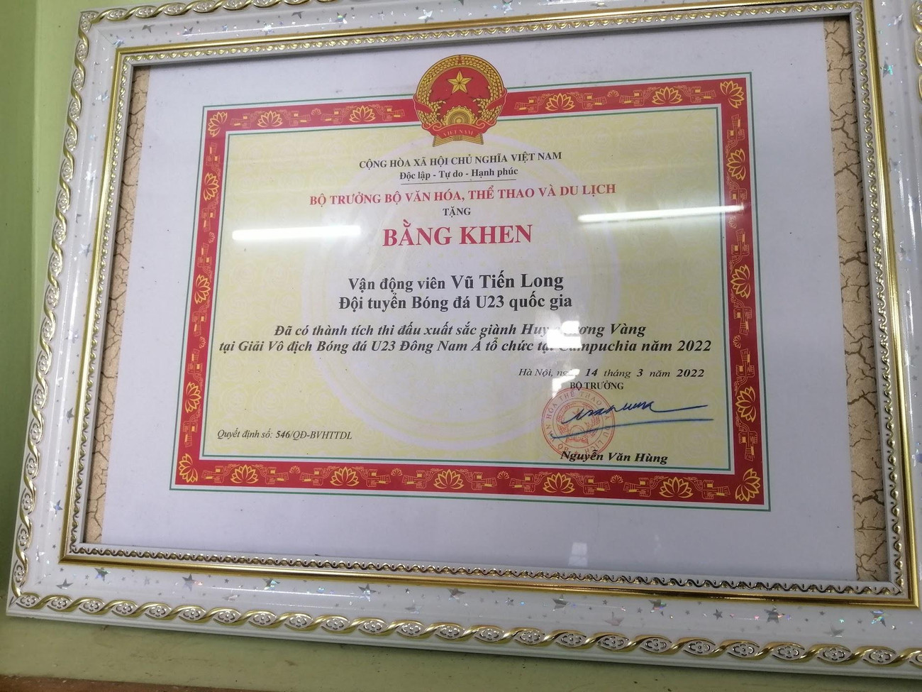 Những kỷ vật, giải thưởng mà Tiến Long giành được trong sự nghiệp. (Ảnh: Thanh Hải) Những kỷ vật, giải thưởng mà Tiến Long giành được trong sự nghiệp. (Ảnh: Thanh Hải)