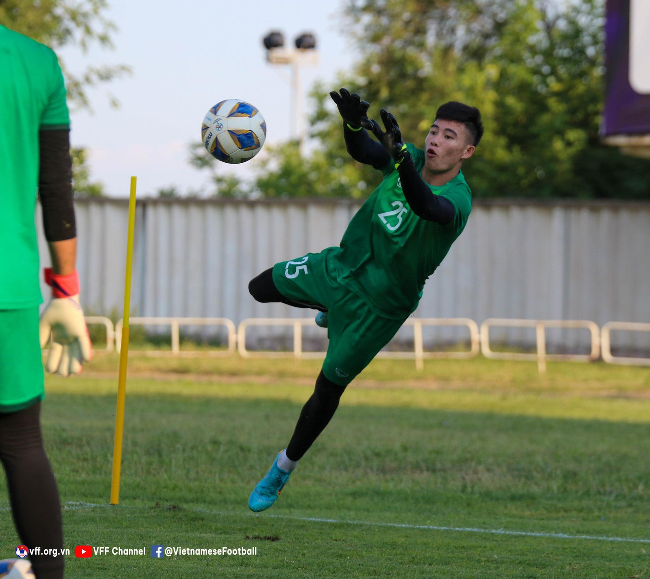 Văn Chuẩn luôn nỗ lực tập luyện ngay cả khi không được bắt chính. (Ảnh: VFF) Văn Chuẩn luôn nỗ lực tập luyện ngay cả khi không được bắt chính. (Ảnh: VFF)