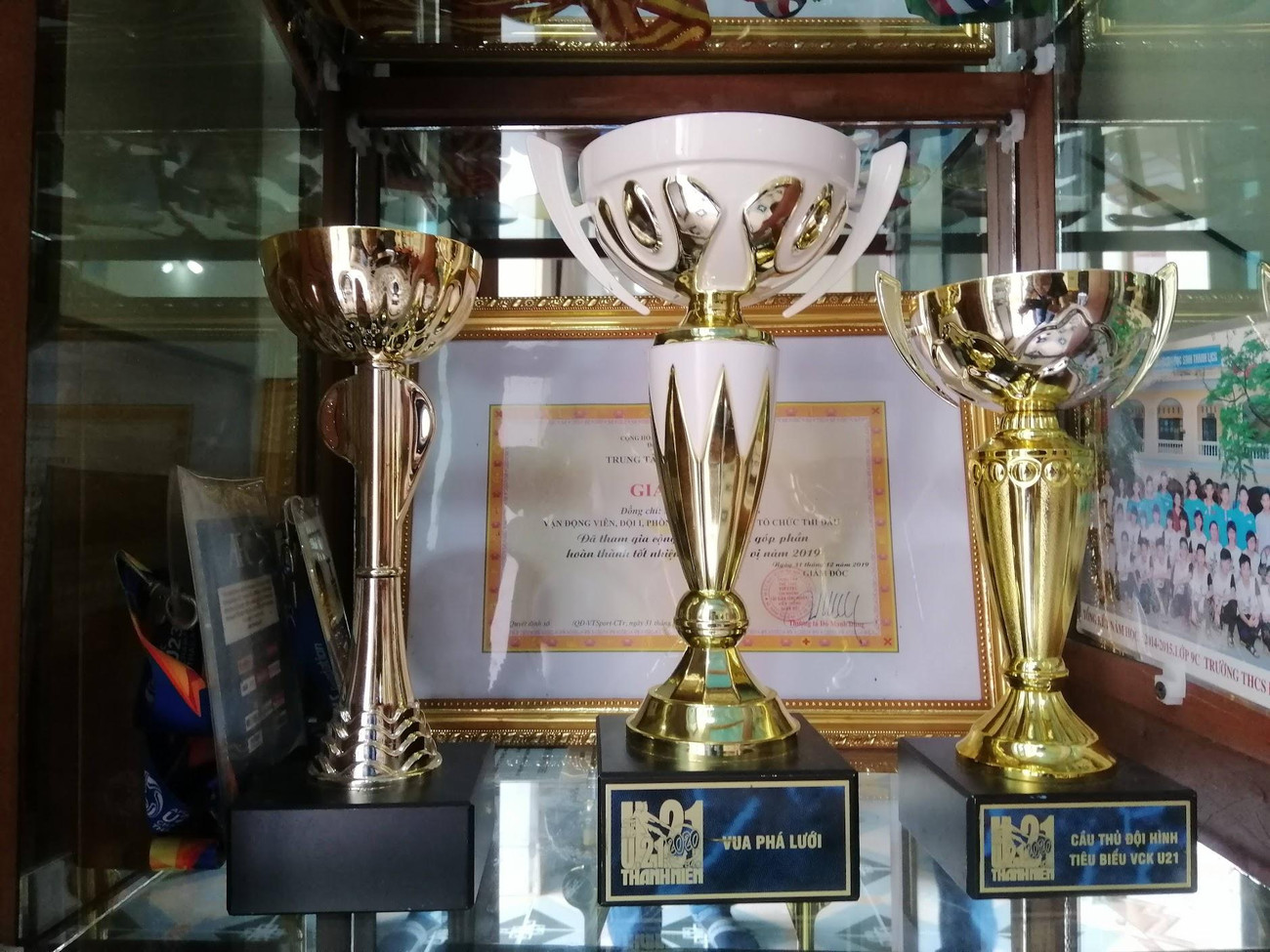 Bộ sưu tập đồ sộ huy chương, giải thưởng của Mạnh Dũng. (Ảnh: Thanh Hải) Bộ sưu tập đồ sộ huy chương, giải thưởng của Mạnh Dũng. (Ảnh: Thanh Hải)