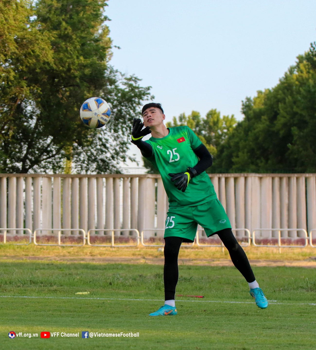 Văn Chuẩn luôn nỗ lực tập luyện ngay cả khi không được bắt chính. (Ảnh: VFF) Văn Chuẩn luôn nỗ lực tập luyện ngay cả khi không được bắt chính. (Ảnh: VFF)