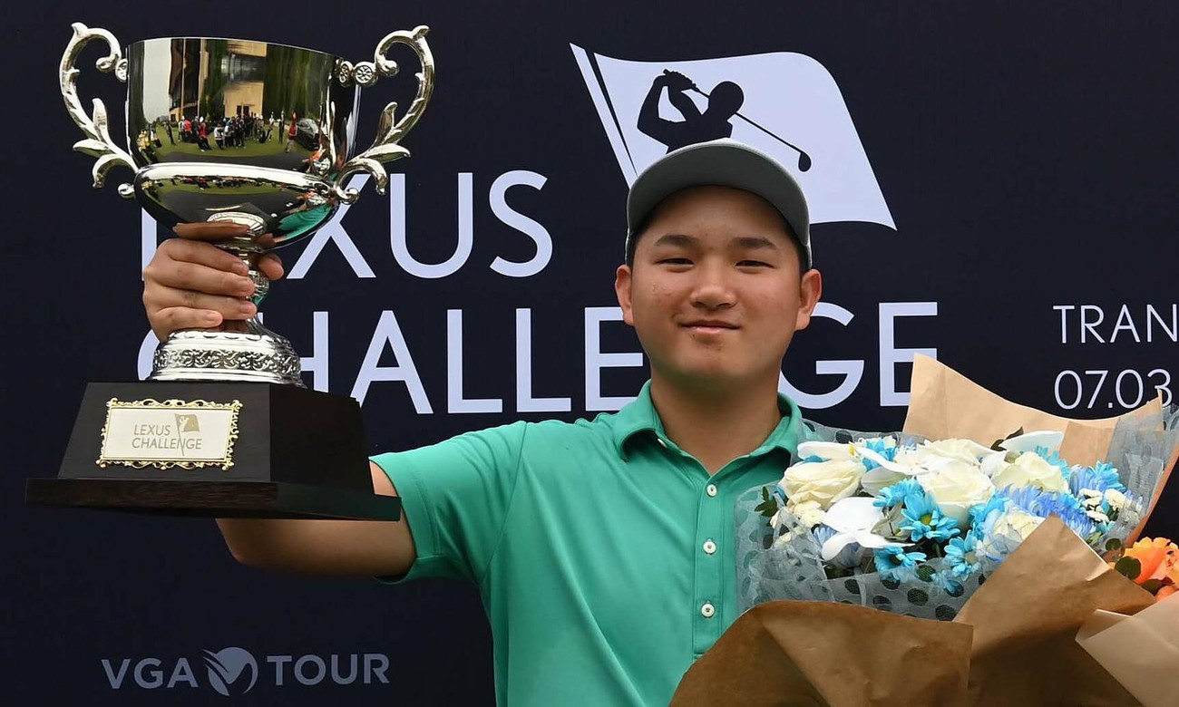 Anh Minh là golfer trẻ nhất vô địch ở một giải chuyên nghiệp trong nước. (Ảnh: VGA Tour) Anh Minh là golfer trẻ nhất vô địch ở một giải chuyên nghiệp trong nước. (Ảnh: VGA Tour)