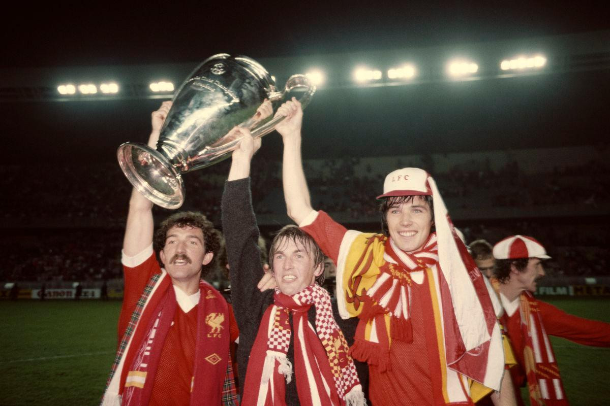 Liverpool nâng cao chiếc Cúp châu Âu năm 1981 sau khi đánh bại Real. (Ảnh: Getty Images)