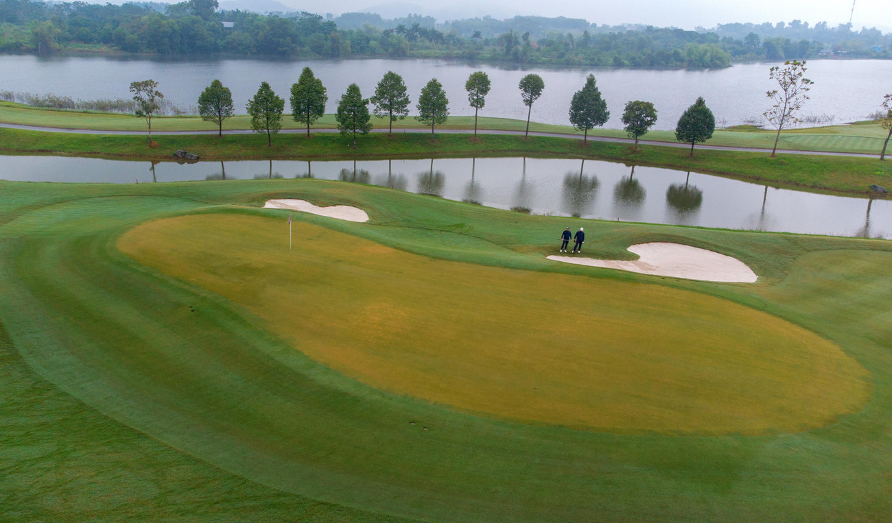 Khung cảnh tuyệt đẹp chờ đợi các golfer tham dự Tiền Phong Golf Championship 2022. (Ảnh: Như Ý) Khung cảnh tuyệt đẹp chờ đợi các golfer tham dự Tiền Phong Golf Championship 2022. (Ảnh: Như Ý)