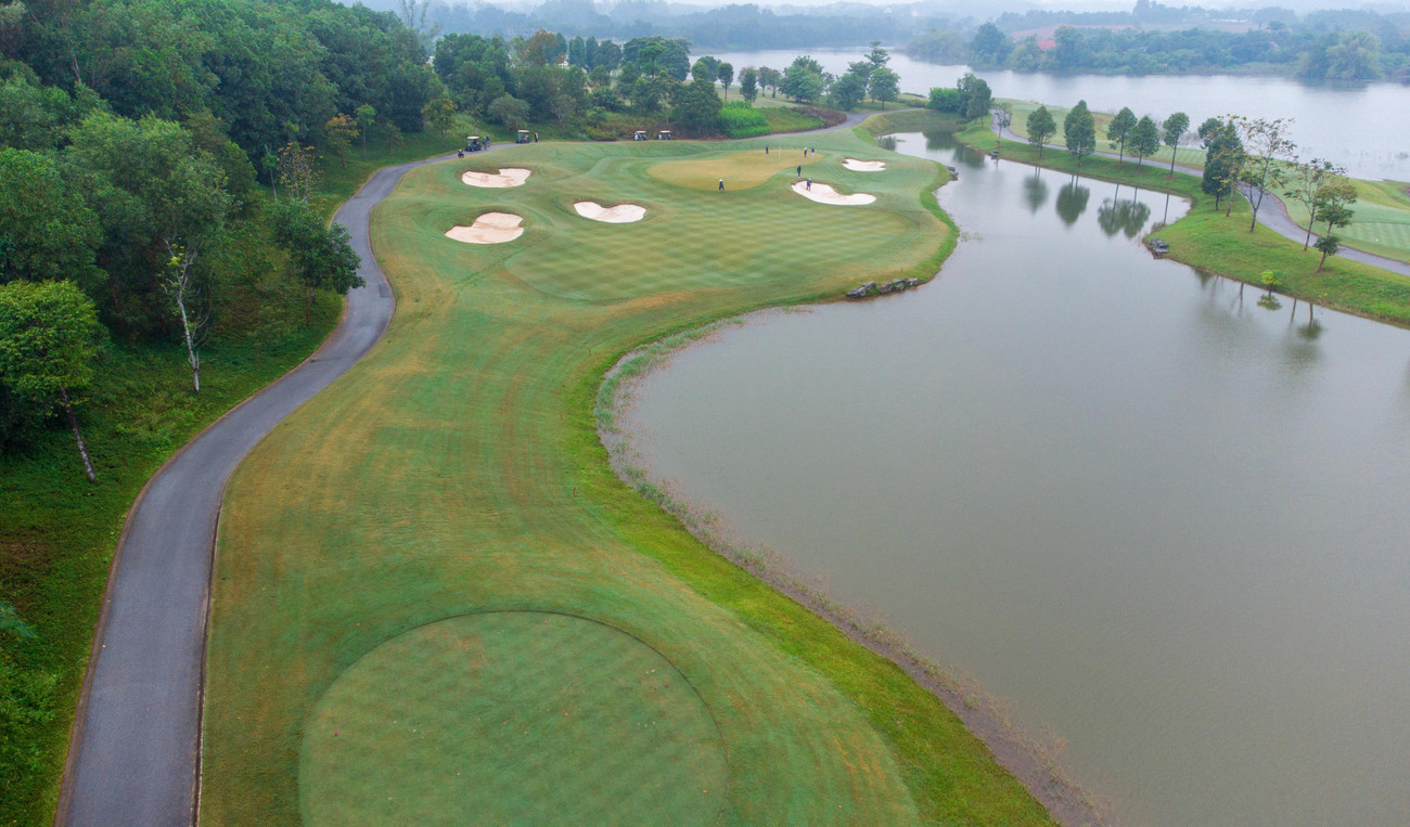 Khung cảnh tuyệt đẹp chờ đợi các golfer tham dự Tiền Phong Golf Championship 2022. (Ảnh: Như Ý) Khung cảnh tuyệt đẹp chờ đợi các golfer tham dự Tiền Phong Golf Championship 2022. (Ảnh: Như Ý)