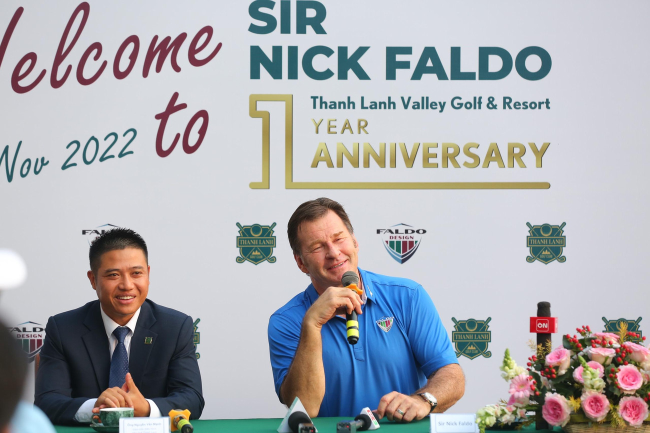 Các sắc thái của Sir Nick Faldo trong cuộc họp báo chiều 7/11 tại Thanh Lanh Valley Resort &amp; Golf.