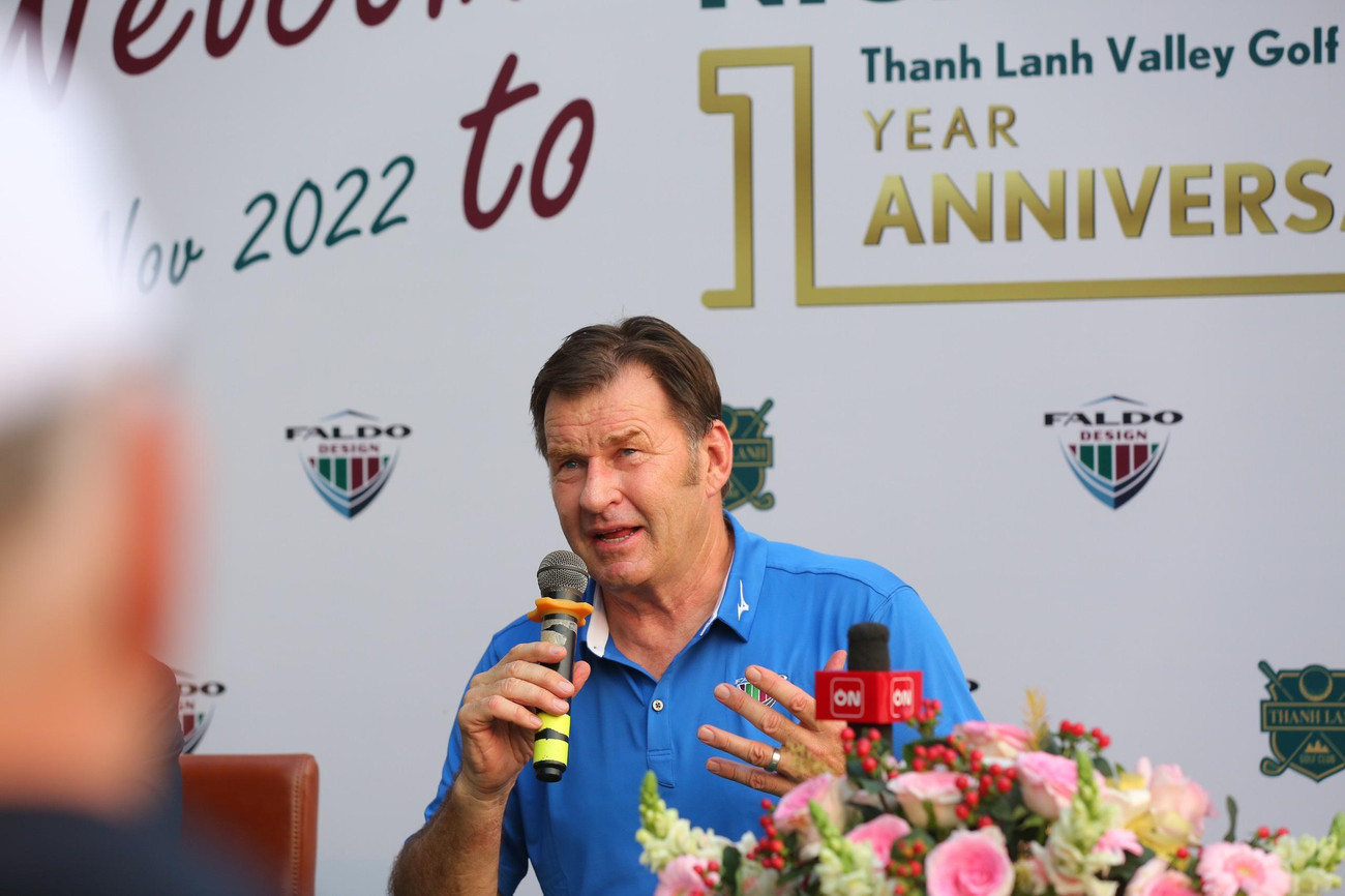 Các sắc thái của Sir Nick Faldo trong cuộc họp báo chiều 7/11 tại Thanh Lanh Valley Resort &amp; Golf.