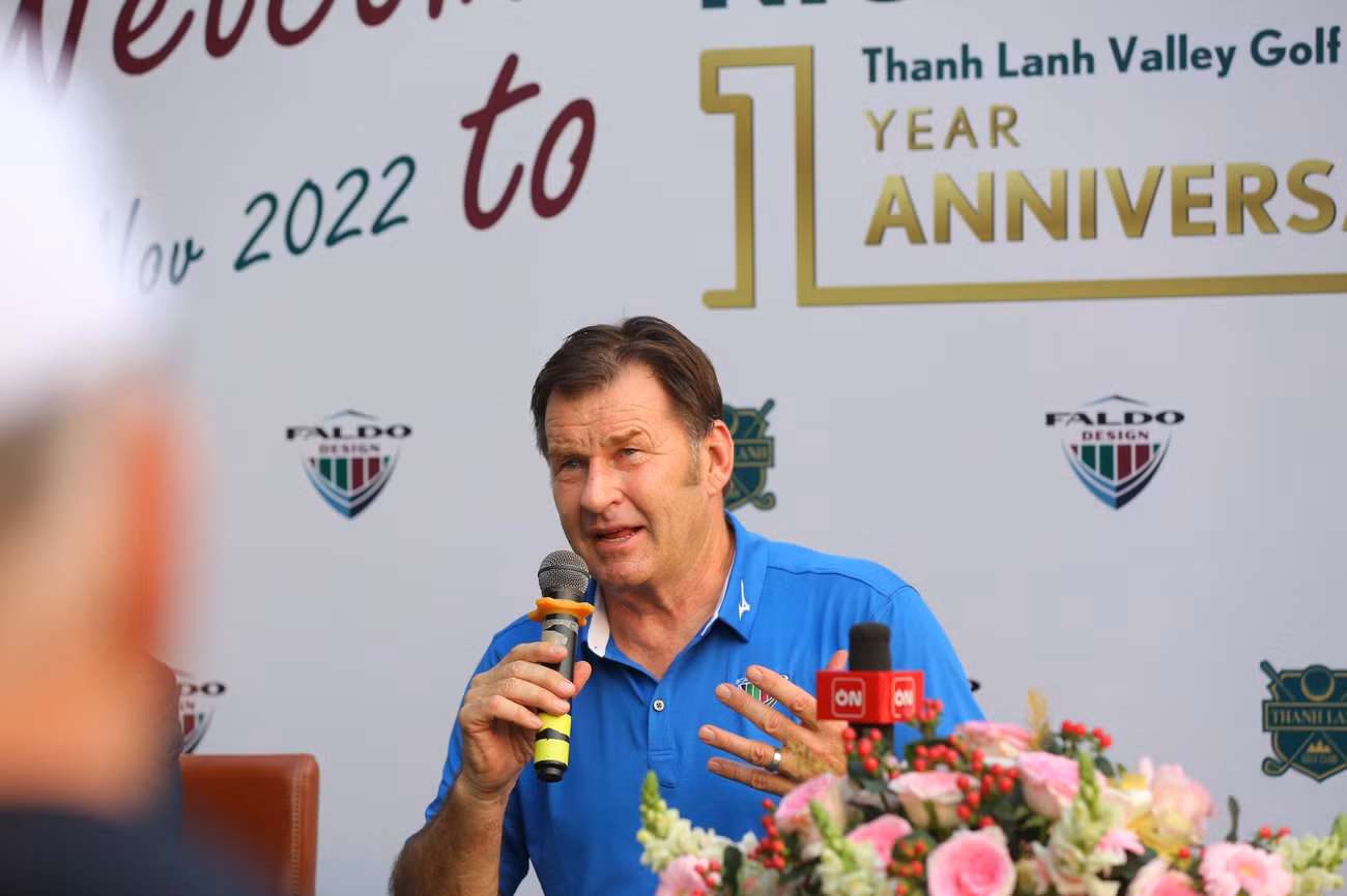 Các sắc thái của Sir Nick Faldo trong cuộc họp báo chiều 7/11 tại Thanh Lanh Valley Resort & Golf. Các sắc thái của Sir Nick Faldo trong cuộc họp báo chiều 7/11 tại Thanh Lanh Valley Resort & Golf.
