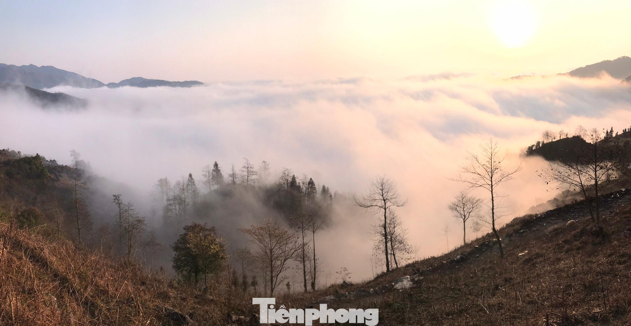 Rất hiếm để gặp được những biển mây vào đúng hôm trời quang đãng.