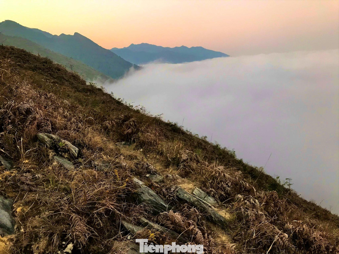 Nằm trên cao nguyên đá nên đường lên Cao Mã Pờ luôn là thách thức với nhiều người.