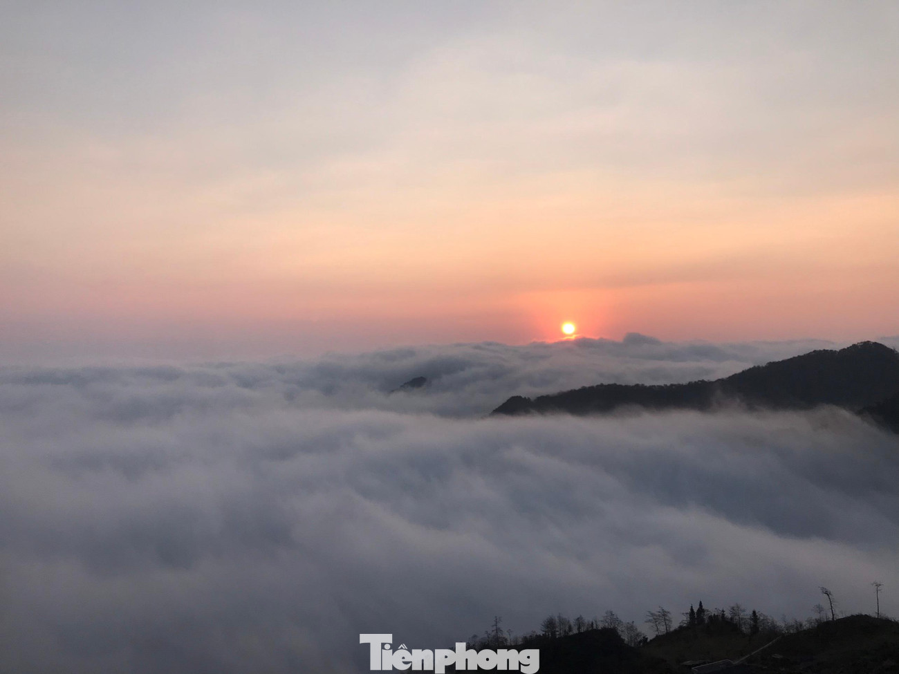 Khoảnh khắc huy hoàng nhất của cuộc săn mây là lúc mặt trời mọc.