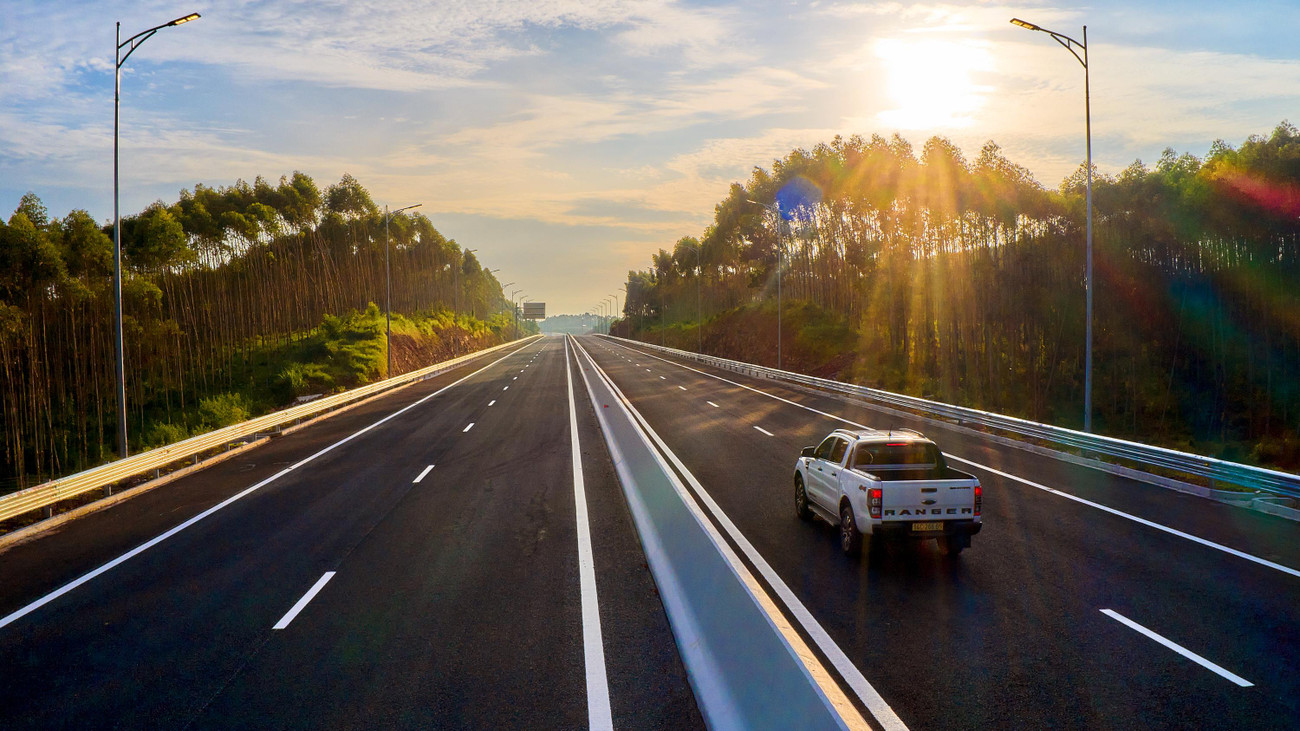 Cao tốc Vân Đồn – Móng Cái kết nối và thúc đẩy sự phát triển của các khu kinh tế trọng điểm của Quảng Ninh gồm: Thành phố Hạ Long, khu kinh tế ven biển Quảng Yên, khu kinh tế Vân Đồn và khu kinh tế cửa khẩu Móng Cái. Cao tốc Vân Đồn – Móng Cái kết nối và thúc đẩy sự phát triển của các khu kinh tế trọng điểm của Quảng Ninh gồm: Thành phố Hạ Long, khu kinh tế ven biển Quảng Yên, khu kinh tế Vân Đồn và khu kinh tế cửa khẩu Móng Cái.