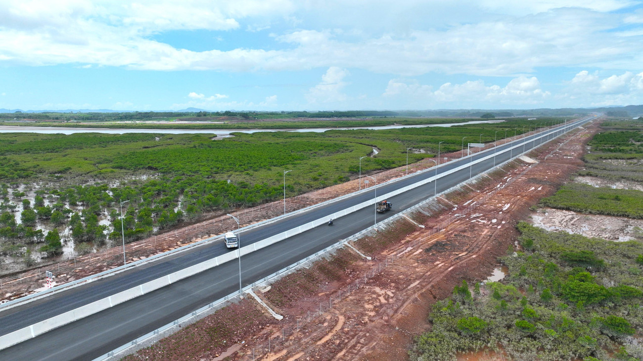 Dự án tổng chiều dài tuyến 80km, quy mô đường cao tốc 4 làn xe, vận tốc tối đa 120km/h, đi qua các huyện Vân Đồn, Tiên Yên, Đầm Hà, Hải Hà và TP Móng Cái.