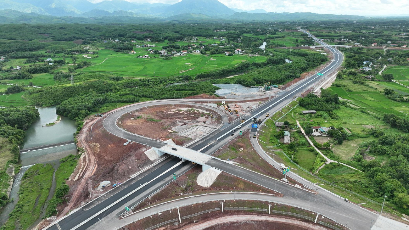 Tuyến đường kiến tạo ra các hành lang giao thông gắn với các hành lang kinh tế, hành lang đô thị, mở ra không gian phát triển mới, tạo ra nguồn lực mới, cơ hội mới, động lực mới để Quảng Ninh sớm trở thành thành phố trực thuộc Trung ương.