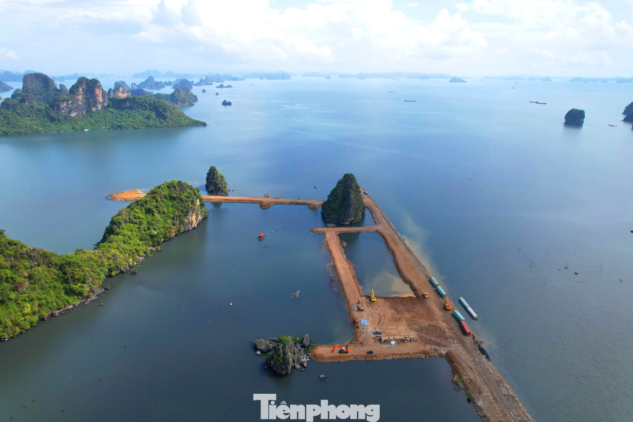 Dự án bất động sản như Khu đô thị 10B vẫn được phê duyệt chồng lên vùng đệm của di sản sẽ gây ảnh hưởng rất lớn đến môi trường vịnh.