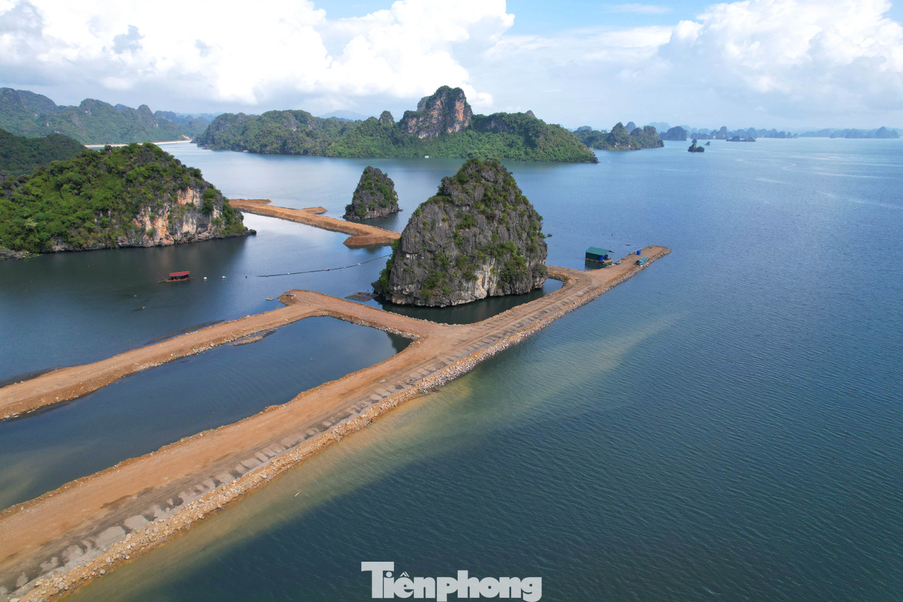 Trao đổi với Tiền Phong, đại diện lãnh đạo Ban Quản lý vịnh Hạ Long khẳng định vị trí thực hiện dự án Khu đô thị 10B nằm trong vùng đệm của vịnh Hạ Long.