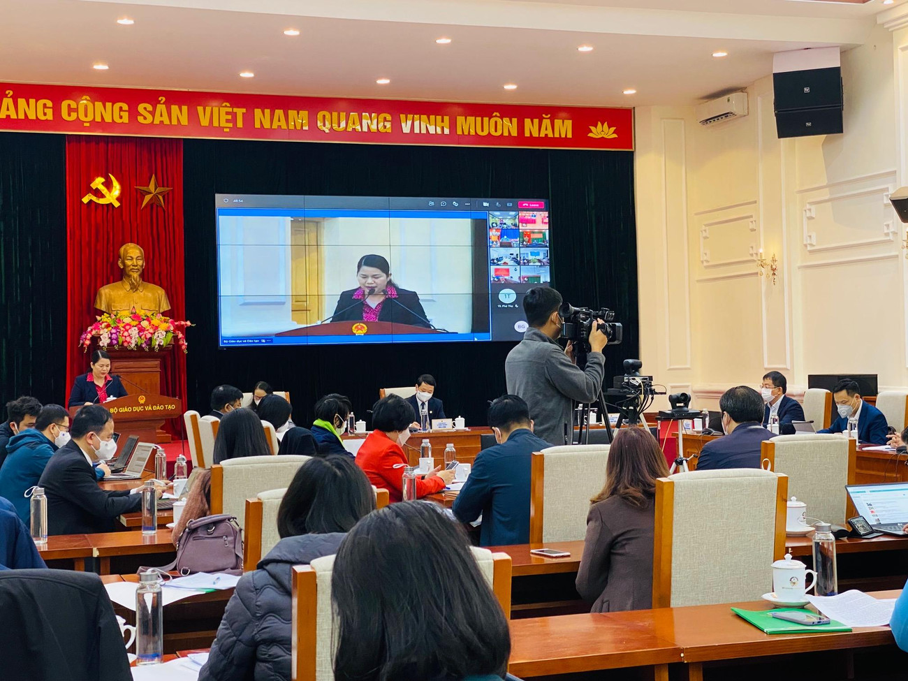 Hội nghị nghe Vụ trưởng Vụ Tuyên truyền Ủy ban Dân tộc Hoàng Thị Lề trình bày báo cáo tổng kết 3 năm thực hiện Quyết định số 45/QĐ-TTg của Thủ tướng Chính phủ. Hội nghị nghe Vụ trưởng Vụ Tuyên truyền Ủy ban Dân tộc Hoàng Thị Lề trình bày báo cáo tổng kết 3 năm thực hiện Quyết định số 45/QĐ-TTg của Thủ tướng Chính phủ.