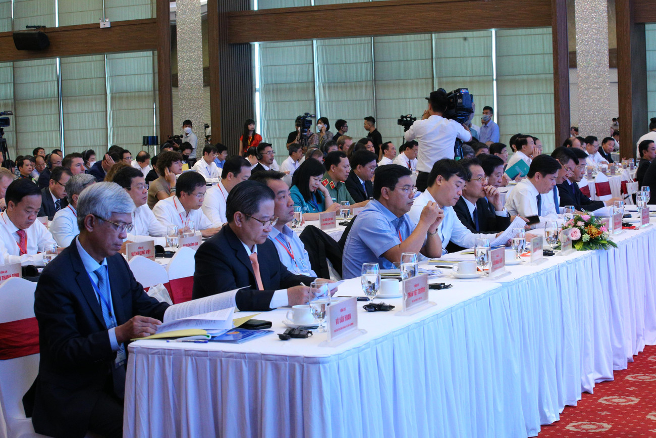 Hội nghị có sự tham dự của các bộ, ngành Trung ương, các địa phương vùng ĐBSCL, TPHCM, các nhà đầu tư, doanh nghiệp, đối tác phát triển, các chuyên gia và nhà khoa học. Hội nghị có sự tham dự của các bộ, ngành Trung ương, các địa phương vùng ĐBSCL, TPHCM, các nhà đầu tư, doanh nghiệp, đối tác phát triển, các chuyên gia và nhà khoa học.