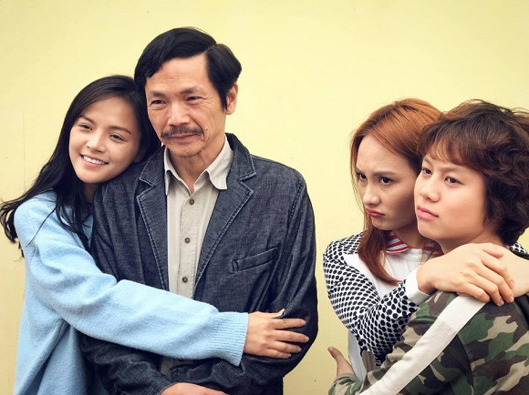 Câu chuyện gia đình nhẹ nhàng vẫn gây thu hút trong Về nhà đi conVề nhà đi con được khán giả yêu mến và gây ấn tượng bằng tình yêu thương, mối quan hệ trong gia đình giống như câu: Nhà không phải là nơi sóng gió khép ngay sau cánh cửa, nhà là nơi tràn ngập tình yêu thương để tạo động lực vượt qua sóng gió. Thu Quỳnh: Làm chủ vai để Thu Huệ 'Về nhà đi con' không bị ngả sang My sói ảnh 4