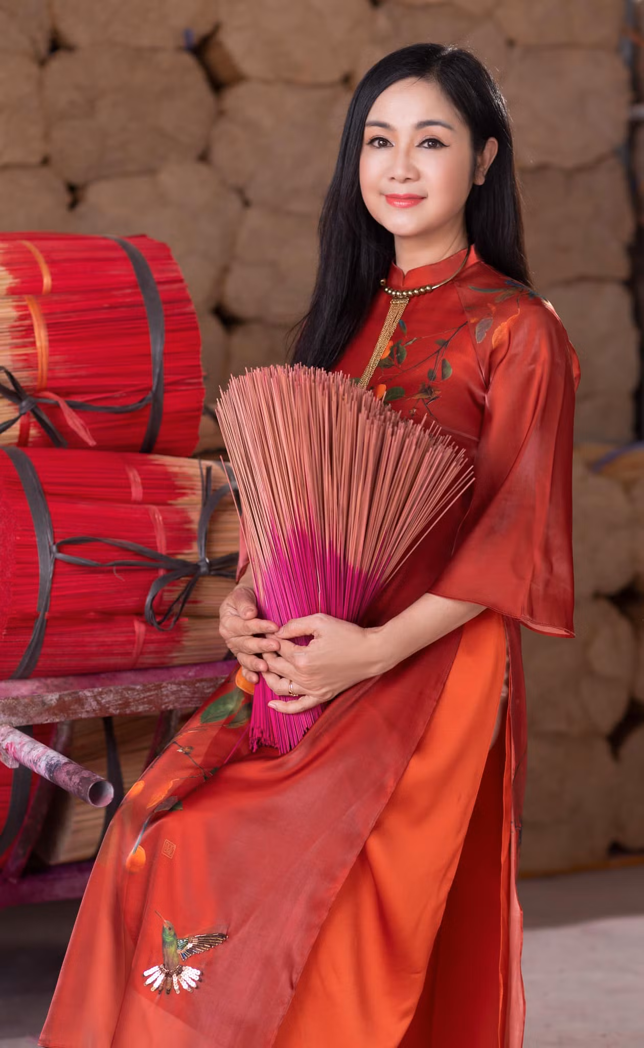 Về bí quyết giữ nhan sắc, NSND Thu Hà cho biết cô chủ yếu chăm sóc tại nhà, không chú trọng vào giá tiền của mỹ phẩm mà lựa chọn loại phù hợp với da của mình. Bên cạnh đó, cần giữ tư tưởng thoải mái, cân bằng cuộc sống, buông bỏ những chuyện buồn, căng thẳng. Về bí quyết giữ nhan sắc, NSND Thu Hà cho biết cô chủ yếu chăm sóc tại nhà, không chú trọng vào giá tiền của mỹ phẩm mà lựa chọn loại phù hợp với da của mình. Bên cạnh đó, cần giữ tư tưởng thoải mái, cân bằng cuộc sống, buông bỏ những chuyện buồn, căng thẳng.