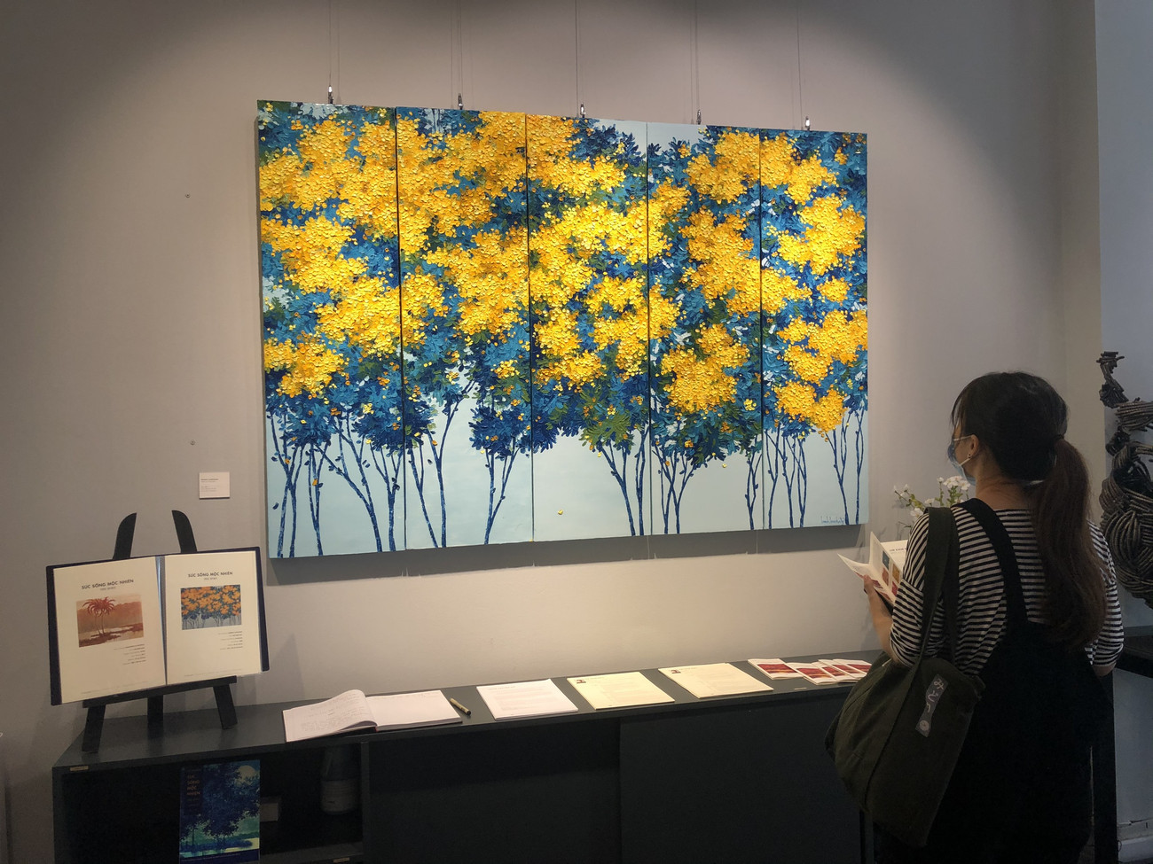Đắm chìm trong những bức họa thiên nhiên tại triển lãm “Sức Sống Mộc Nhiên” ảnh 2