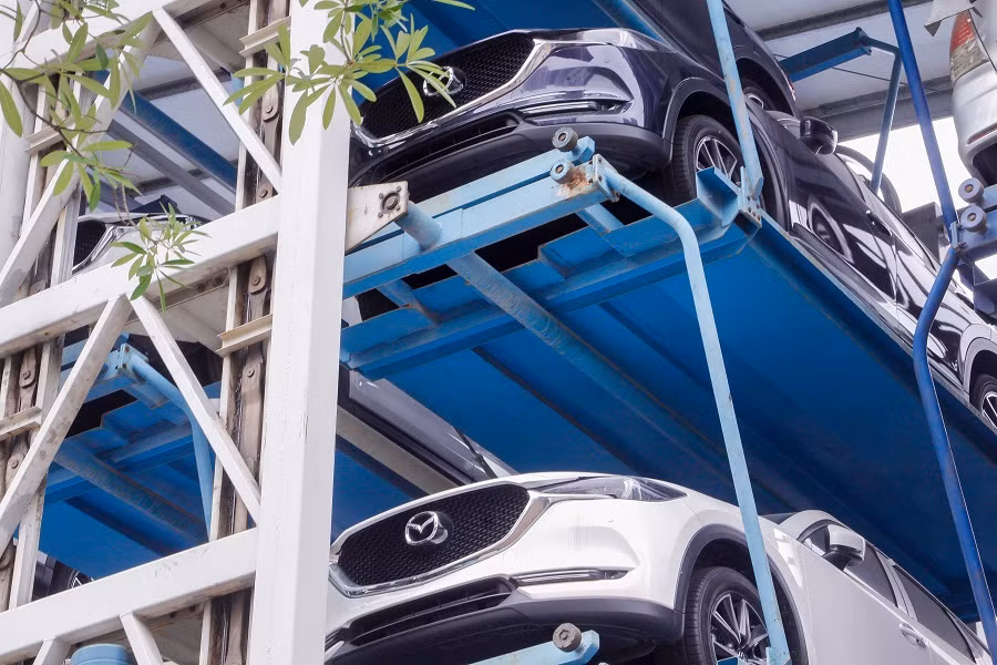 Bãi đỗ xe công cộng thành nơi để xe của đại lý ô tô ảnh 3