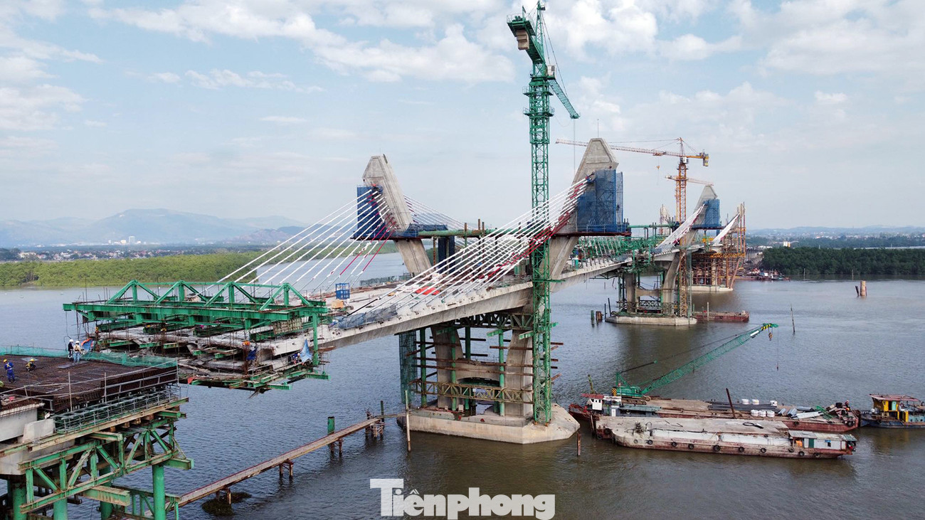 Cầu Bến Rừng khi hoàn thành sẽ giúp nâng cao năng lực phục vụ giao thông, tạo hệ thống kết nối giao thông liên vùng, đáp ứng nhu cầu vận tải giữa các khu cụm công nghiệp giữa TP Hải Phòng với tỉnh Quảng Ninh. Từng bước hoàn thiện mạng lưới giao thông Hải Phòng, Quảng Ninh và vùng kinh tế trọng điểm Bắc Bộ, góp phần phát triển kinh tế - xã hội, văn hóa các địa phương khu vực dự án. Cầu Bến Rừng khi hoàn thành sẽ giúp nâng cao năng lực phục vụ giao thông, tạo hệ thống kết nối giao thông liên vùng, đáp ứng nhu cầu vận tải giữa các khu cụm công nghiệp giữa TP Hải Phòng với tỉnh Quảng Ninh. Từng bước hoàn thiện mạng lưới giao thông Hải Phòng, Quảng Ninh và vùng kinh tế trọng điểm Bắc Bộ, góp phần phát triển kinh tế - xã hội, văn hóa các địa phương khu vực dự án.