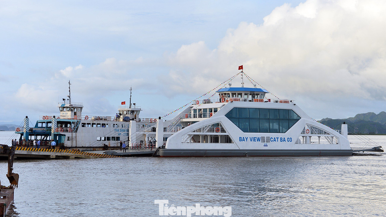 Phà cũ lớn nhất (trái ảnh) trong điều kiện chở hết công suất di chuyển giữa 2 bến khoảng 25 phút, thì phà mới di chuyển nhanh hơn (khoảng 18 phút). Đồng thời, với thiết kế mới thuận lợi cho du khách và phương tiện lên xuống phà thì phà mới sẽ được kỳ vọng giảm bớt tình trạng ùn tắc giao thông, tạo thuận lợi cho khách du lịch đến với Cát Bà.