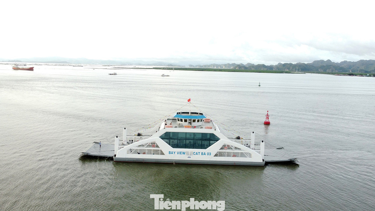 Đại diện Công ty CP Đảm bảo giao thông thủy Hải Phòng cho biết, dự kiến giữa tháng 7, đơn vị sẽ tổ chức vận hành thử phà mới đóng trước khi hoàn tất các thủ tục đưa vào sử dụng, phục vụ vận tải người và phương tiện ra đảo Cát Bà.