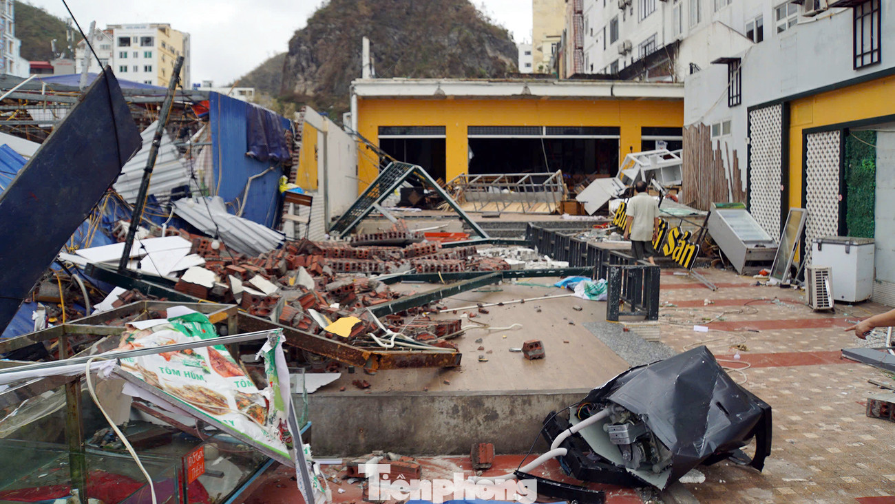 Nhiều nhà hàng đổ sập, hư hỏng nghiêm trọng kết cấu và các tài sản bên trong.