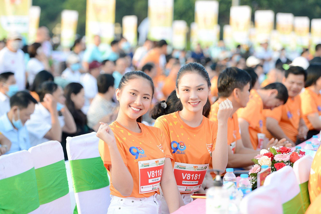 Người đẹp Phù Bảo Nghi và Huỳnh Nguyễn Mai Phương.