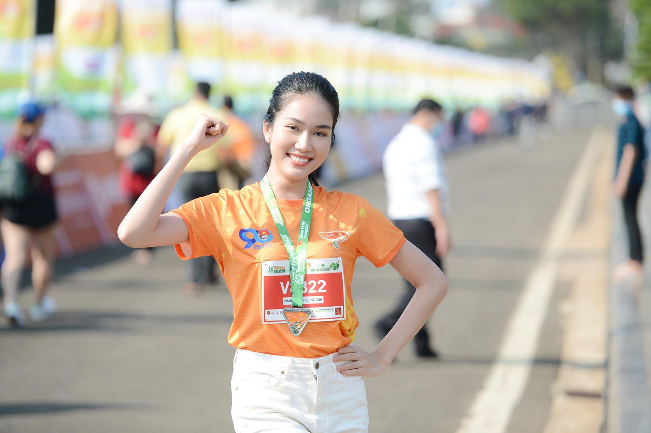 Không kém sự hào hứng khi tham gia Giải chạy là Á hậu Phạm Ngọc Phương Anh.
